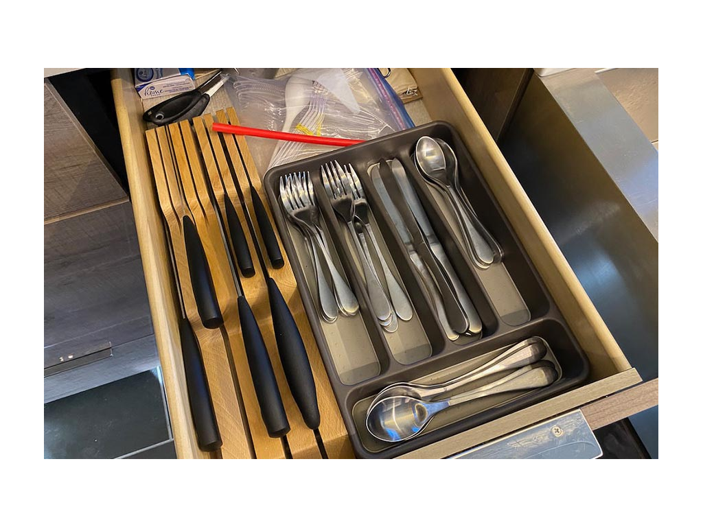 Drawer with knife rack and and silverware tray full of silverware