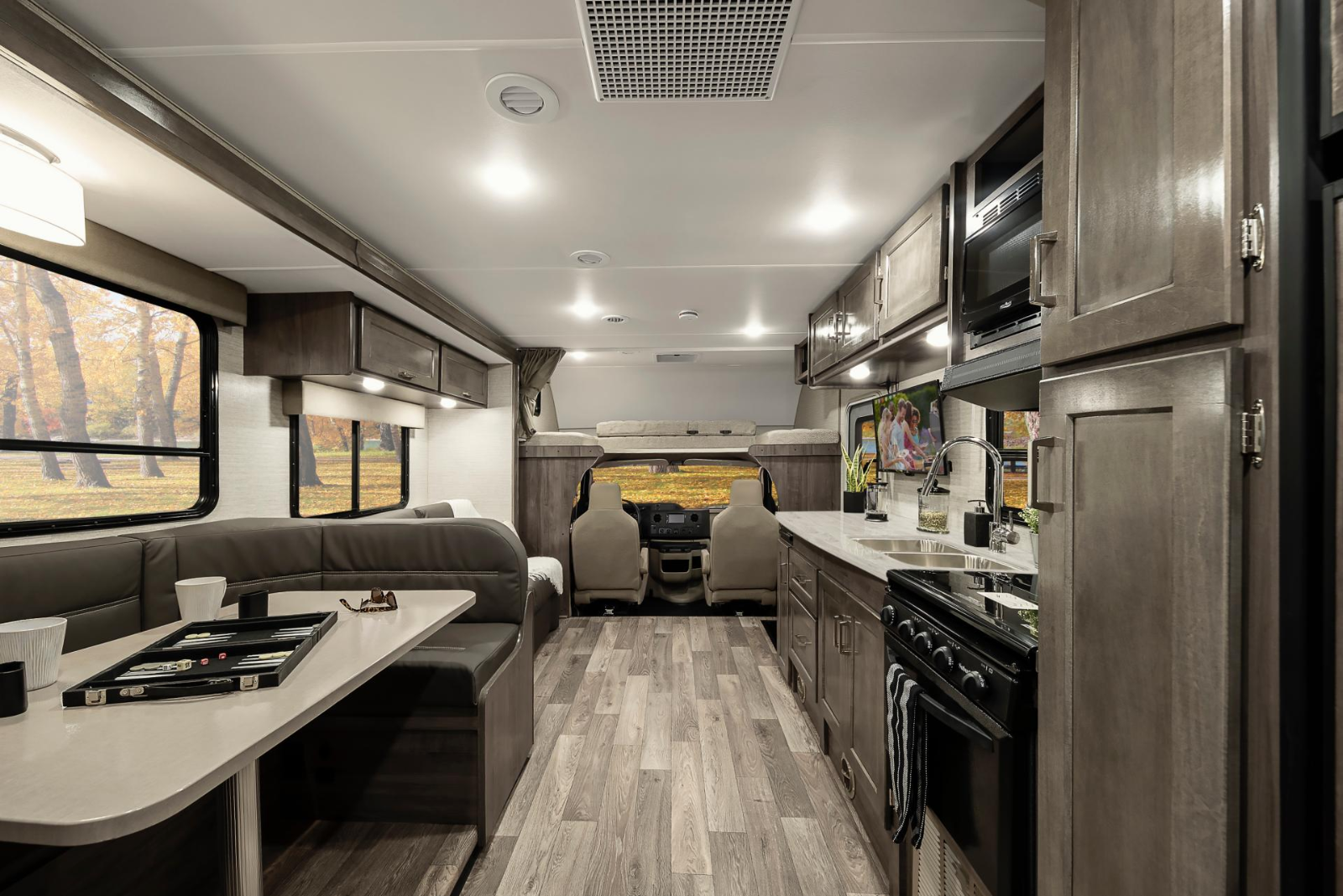 Winnebago Minnie Winnie | Class C RV | Gas Motorhome