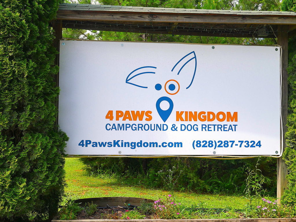 Sign for 4 Paws Kingdom Campground