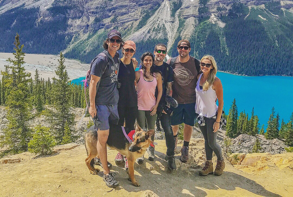 The six friends in front of mountain in Banff