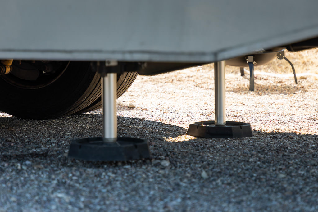 A Beginner's Guide to Leveling Your RV - Winnebago Manual Trailer Jack Won't Go Up Or Down